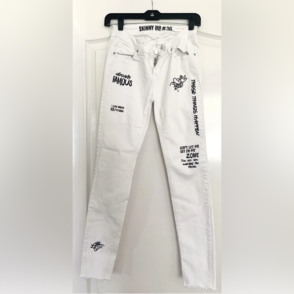 Denim - Denim White Skinny Jeans Women's Size US 6 (27) or EU 36 Stretch Graffiti Europe